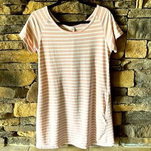 Casual T-shirt dress. Flowy tunic dress with pockets. Pink and white striped S M